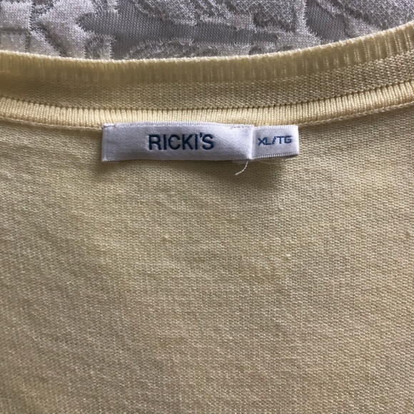 yellow button sweater🌻 - Picture 4 of 5